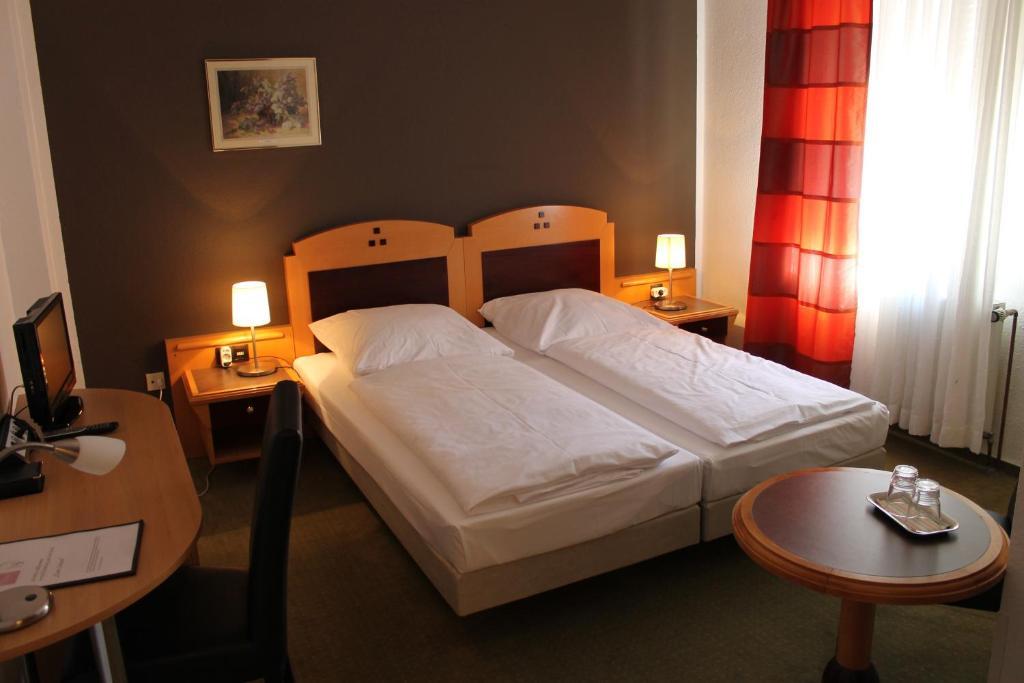 Zum Loewen Hotel Bad Homburg vor der Hoehe Room photo